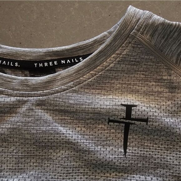 Three Nails Seamless Mens Tee Size M - Picture 5 of 5